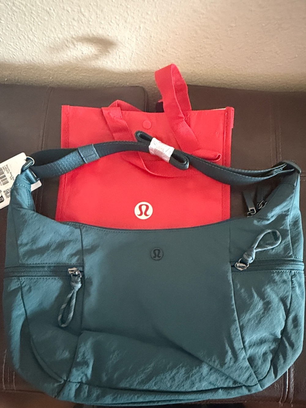 lululemon athletica slouchy sling bag 6L
Color : warp teal